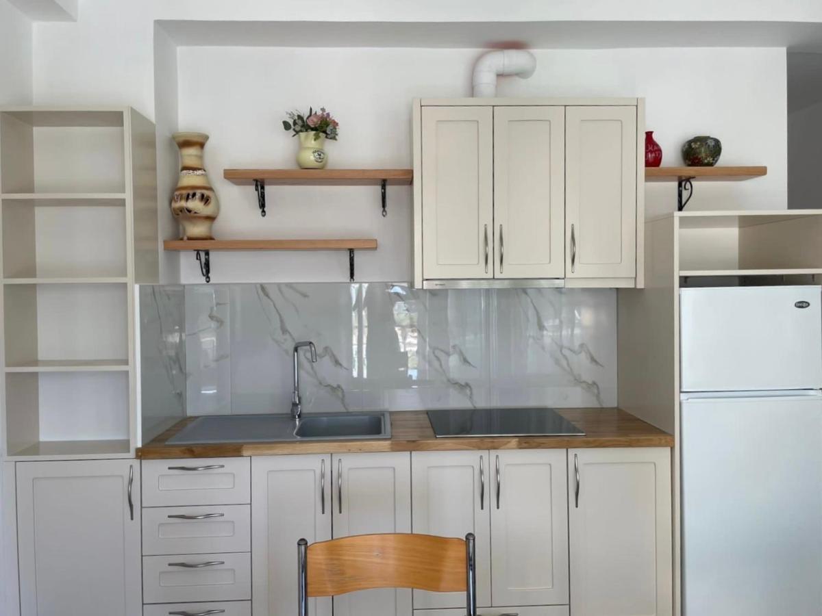 Vourtarea Guesthouse Химара Экстерьер фото