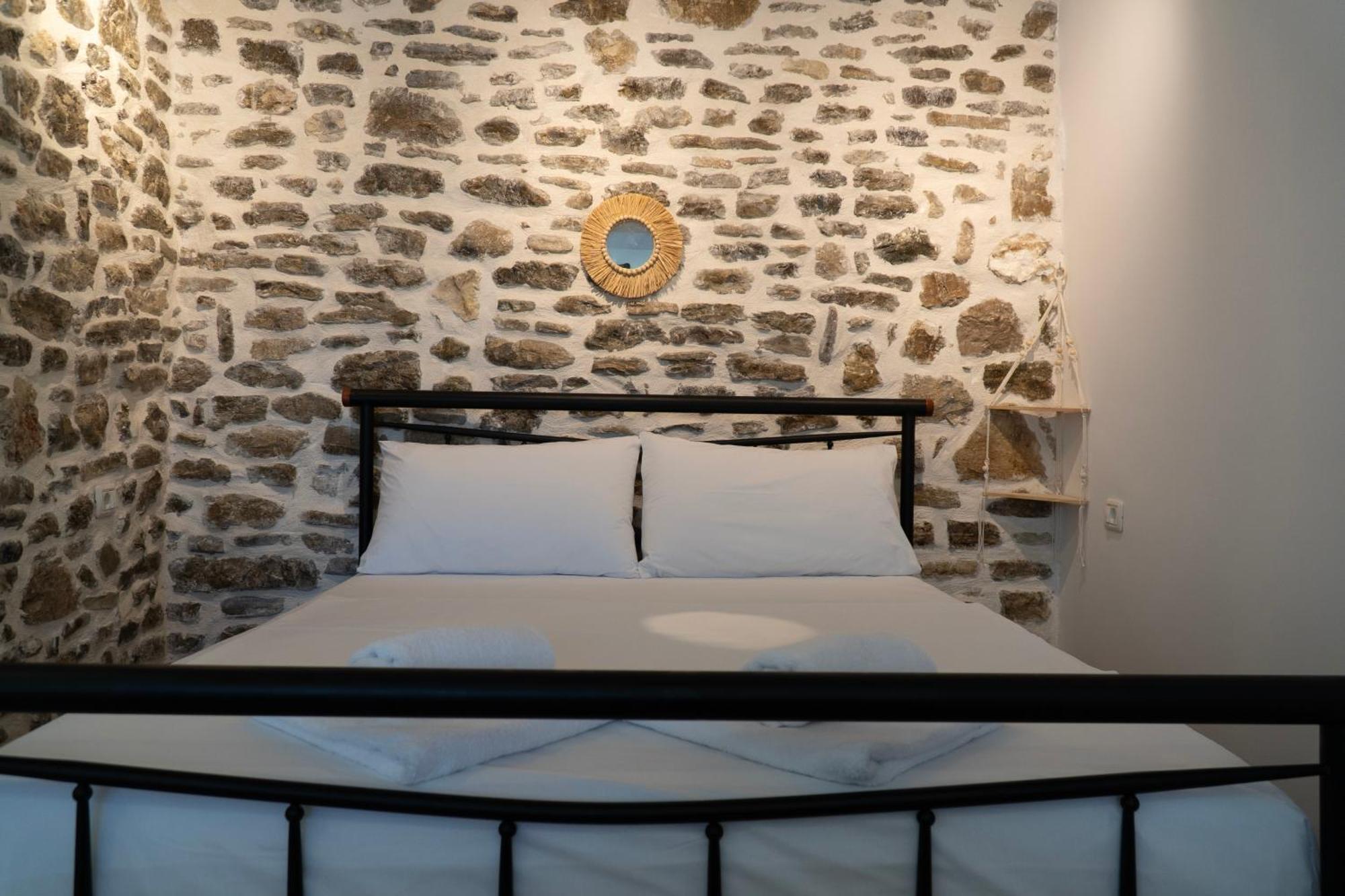 Vourtarea Guesthouse Химара Экстерьер фото