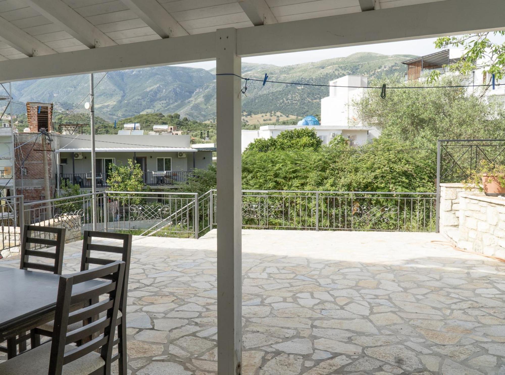 Vourtarea Guesthouse Химара Экстерьер фото