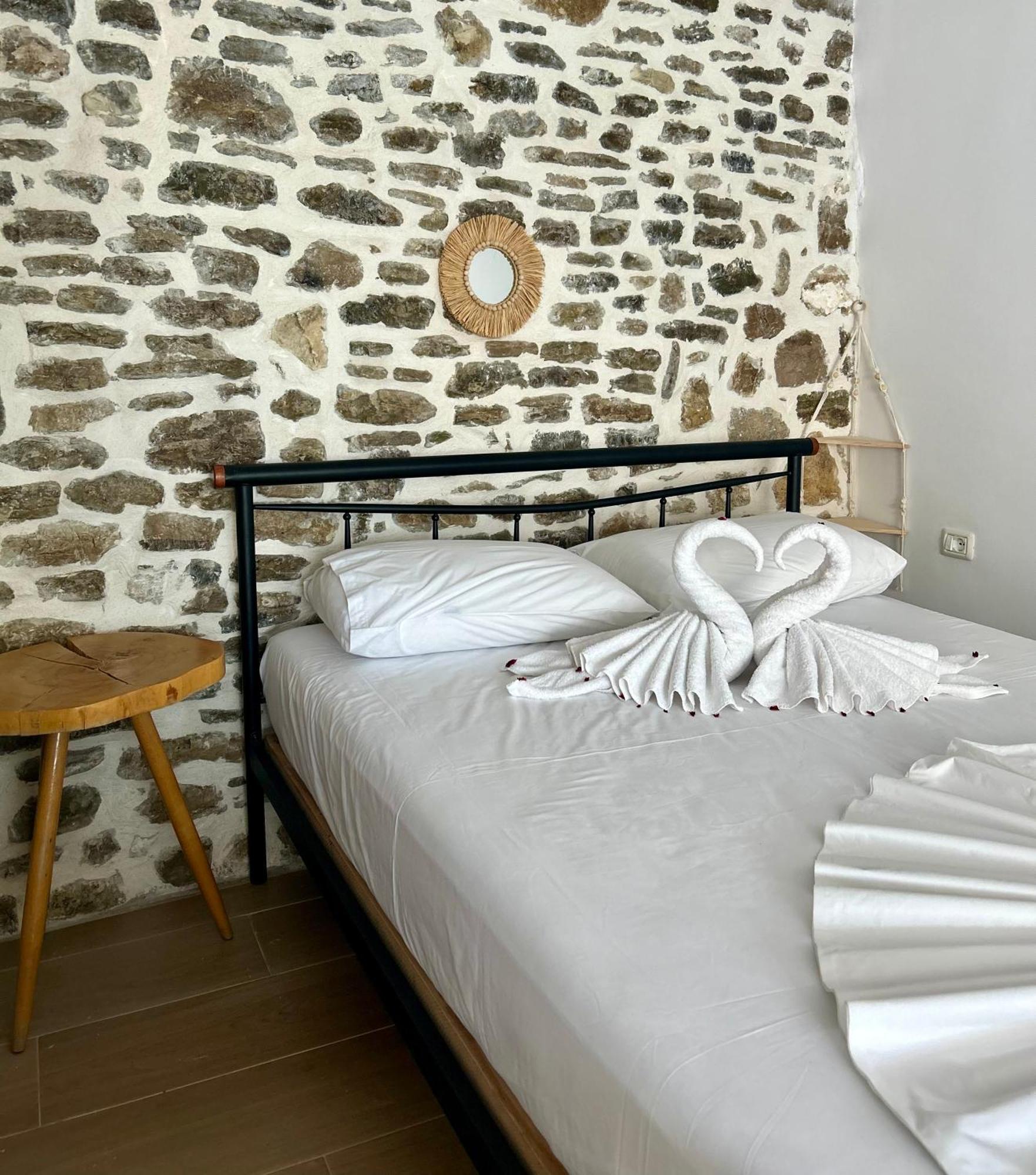 Vourtarea Guesthouse Химара Экстерьер фото